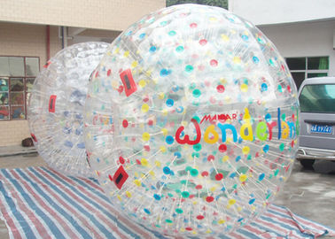 La bola inflable colorida del PVC Zorb/la bola de balanceo inflable para los niños se divierte