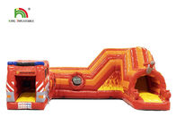 Carrera de obstáculos inflable del coche de bomberos los 21ft rojo del PVC 0.55m m para los niños