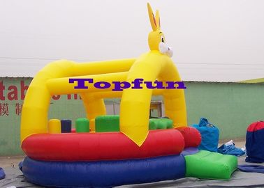La gorila de salto inflable del castillo del conejo para infla el centro de entretenimiento