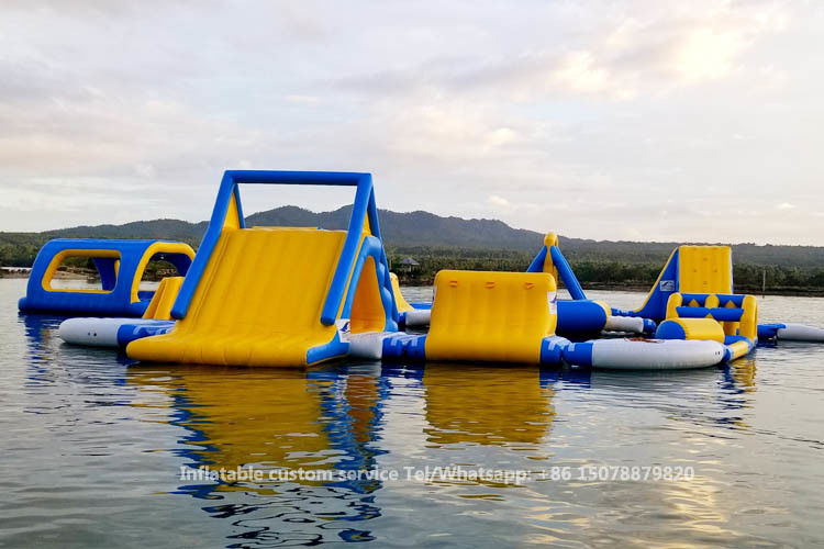 los deportes inflables gigantes flotantes al aire libre de encargo de la aguamarina riegan el parque en venta
