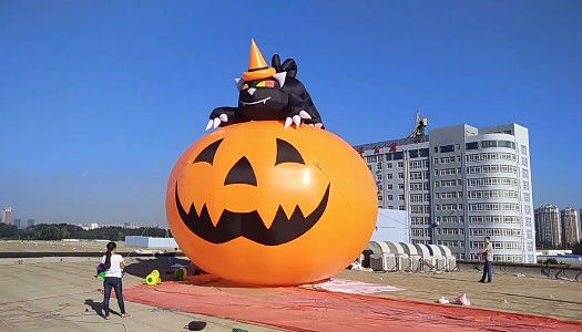 calabaza publicitaria inflable de Halloween de los productos de los 4m con el gato negro